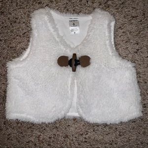 💕Host Pick x2💕3/$20 White Fuzzy Vest